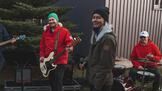 Musikkstudenter besøker omsorgssenter