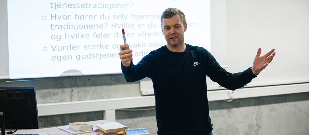Foreleser ved tavla